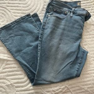Madewell mid-rise kick out jeans